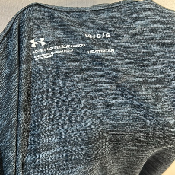 UNDER ARMOUR 2 BUNDLE WOMEN TEE SIZE L BLACK N BLUE  HEAT-GEAR SHORT SLEEVES - Picture 10 of 14